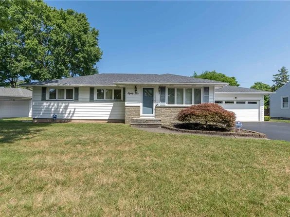 82 Carol Dr, Irondequoit, NY 14617