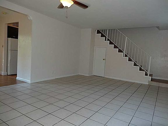 4th image of 832 NE 18th Ct