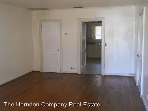 3rd image of 105 Wayne Ave