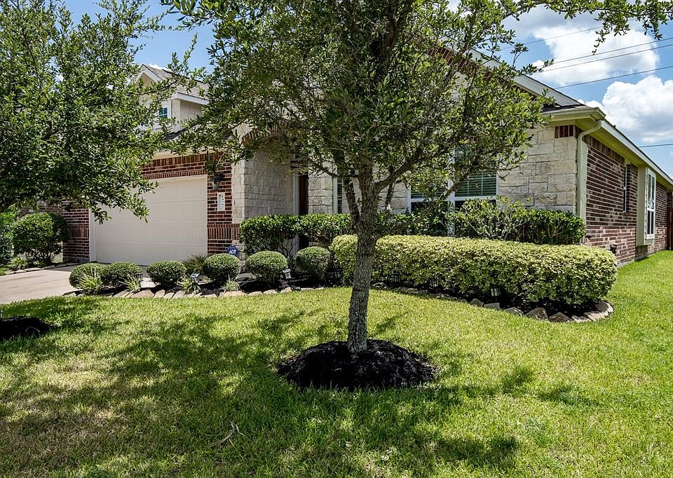 Charming 1-story home located in the much sought after master planned community of Fairfield!