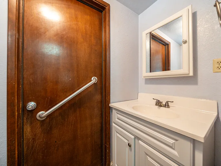 17659 Melwood Ln — Photo 43
