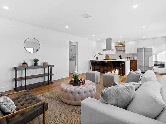 4th image of 3354 32nd St APT 5