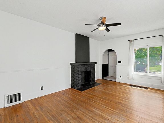 4th image of 3706 E Edgemont Pl