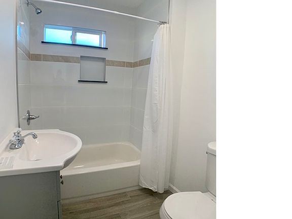 4th image of 1148 E Century Blvd