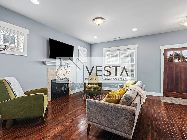 16 Hyde Park Pl — Photo 12