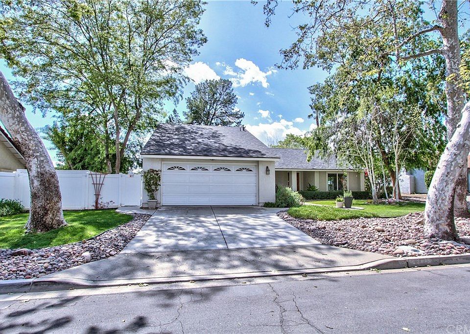 1st image of 42721 Las Violettas Ct