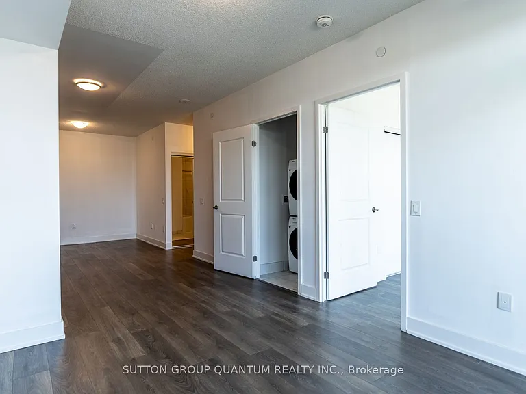 204 Burnhamthorpe Rd E #1105 — Photo 12