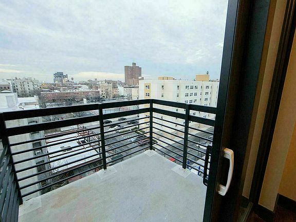 3rd image of 875 De Kalb Ave #2R
