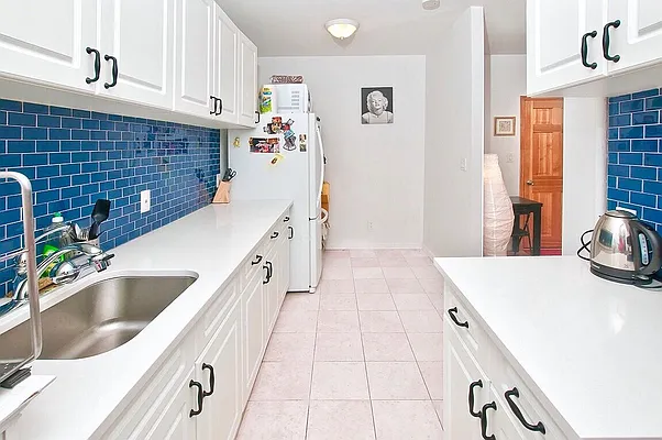 Sold by Triplemint | media 1