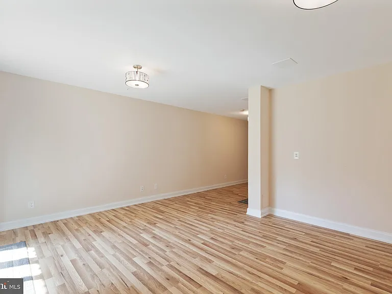 237 Jefferson Ave — Photo 25