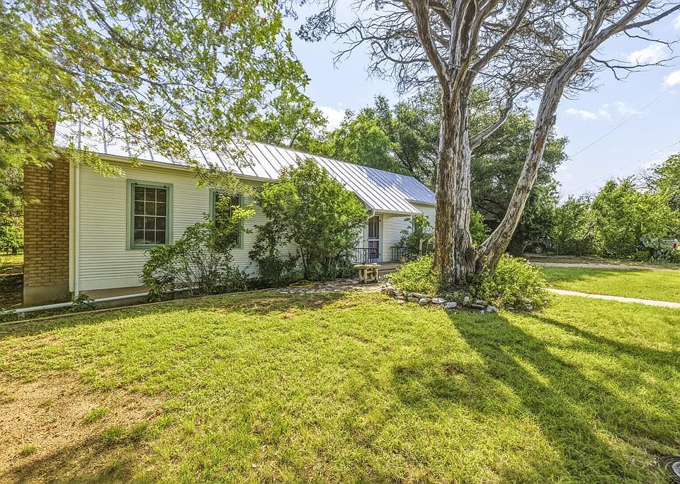 1st image of 606 W Austin St