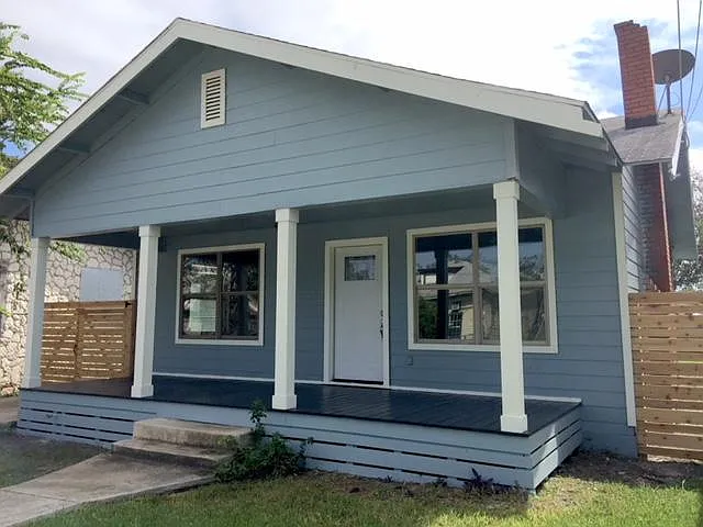 2 bed, 896 sqft, $1,300 — Photo 1