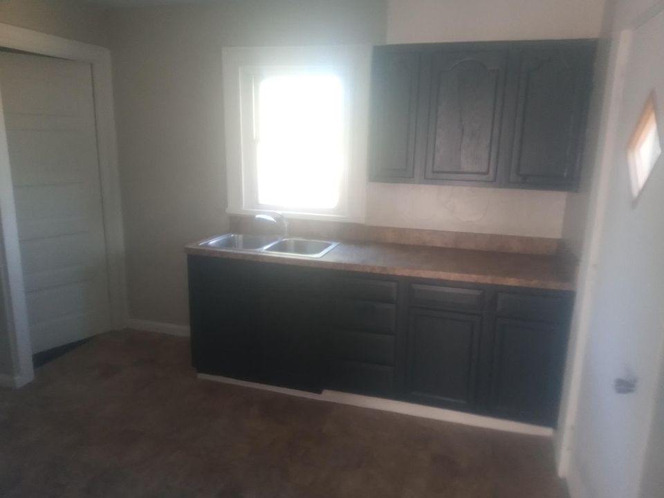 1st image of 547 Van Everett Ave