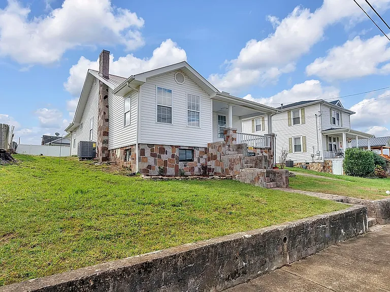 638 Branch St — Photo 18