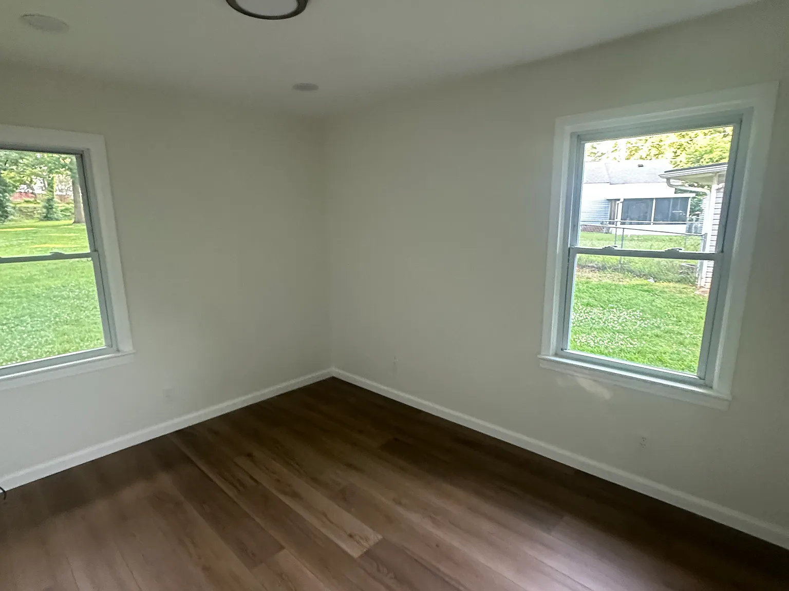 3 bed, 1.5 bath, 1009 sqft, $1,500 — Photo 4