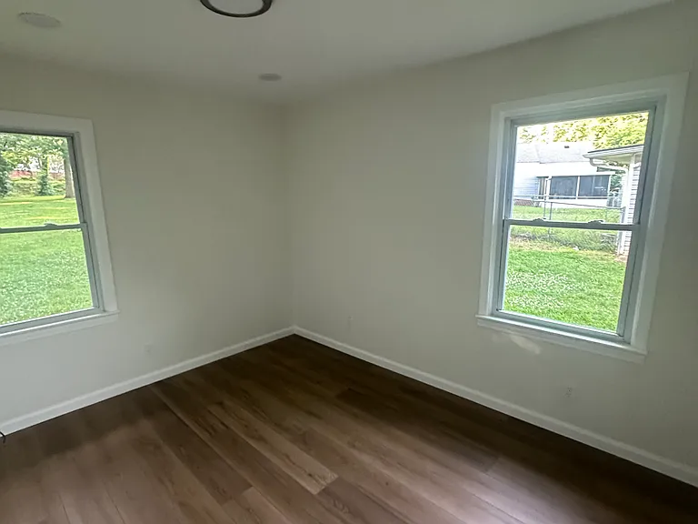 806 Broad St — Photo 4