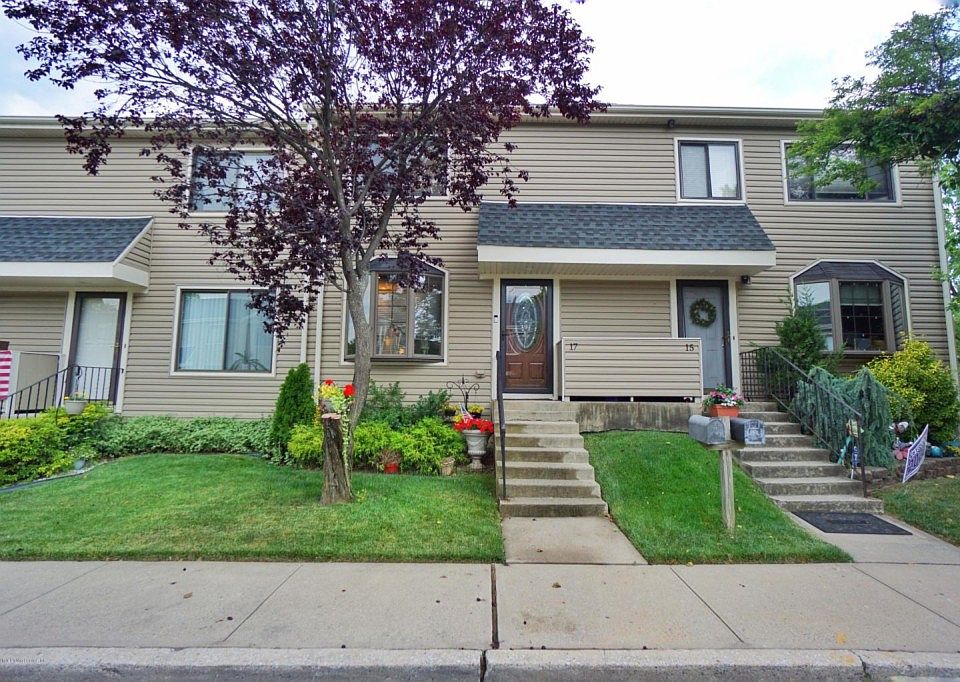 1st image of 17 Larch Ct
