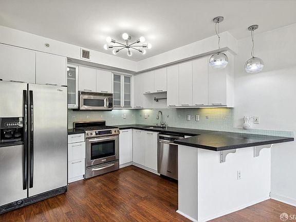 3rd image of 170 King St Unit 910