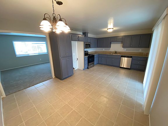 3rd image of 7871 Hyssop Dr