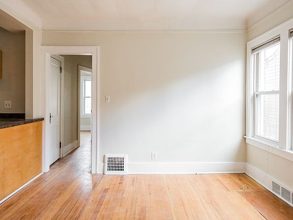 4th image of 347 E Breckenridge St