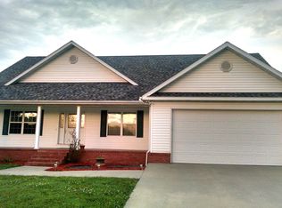 23550 Pine Tree Dr, Lebanon, MO 65536