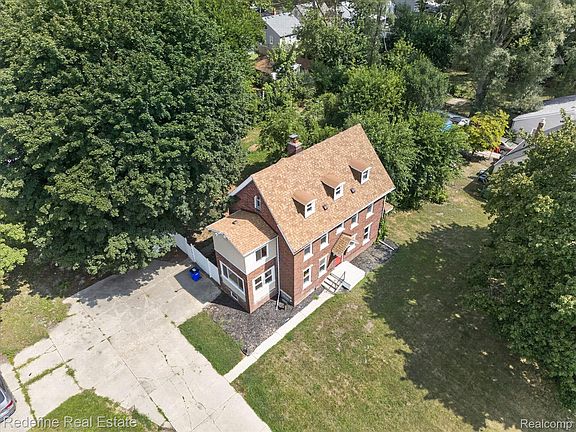 3rd image of 22608 Frisbee St
