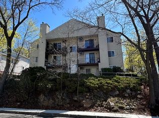 210 Smith St APT 9, Lowell, MA 01851