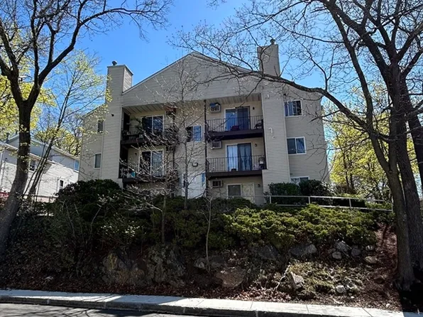 210 Smith St APT 9, Lowell, MA 01851