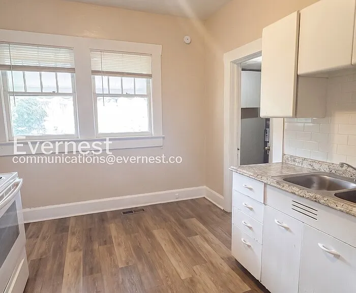 2304 22nd St SW — Photo 6