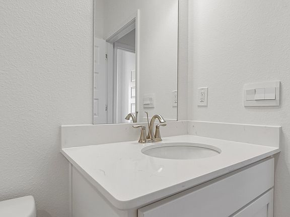 5th image of 222 E Gray Owl Dr