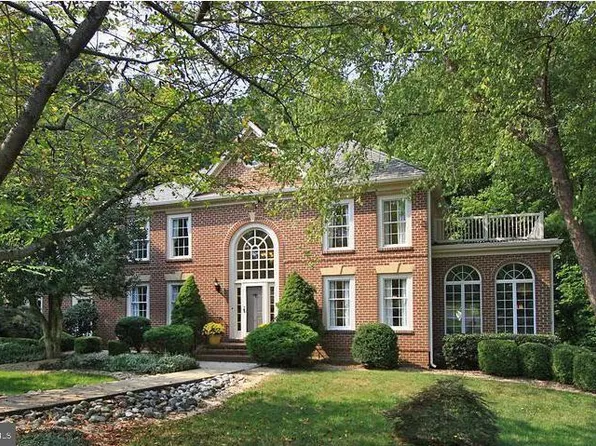 11115 Bowen Ave, Great Falls, VA 22066