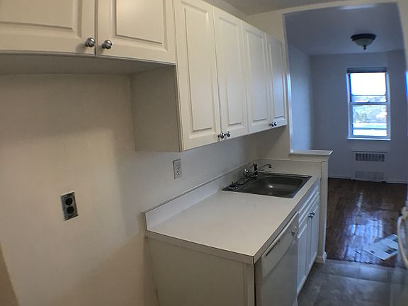 2nd image of 840 McLean Ave #5