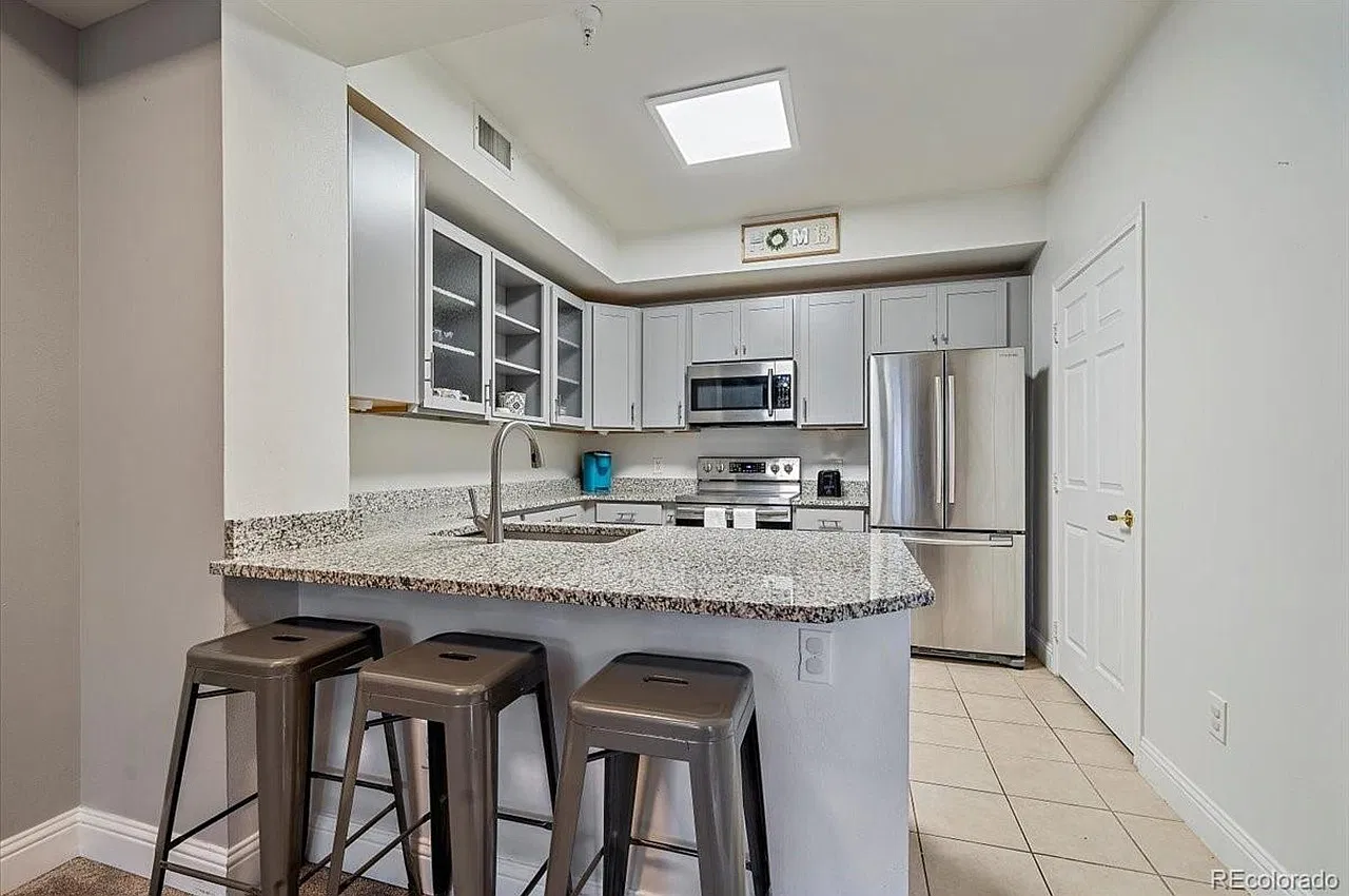 2 bed, 929 sqft, $1,950 — Photo 2
