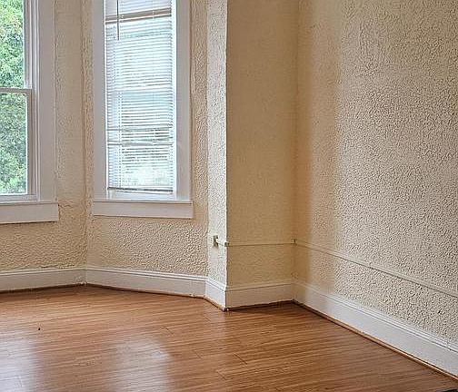 5th image of 611 Denison St