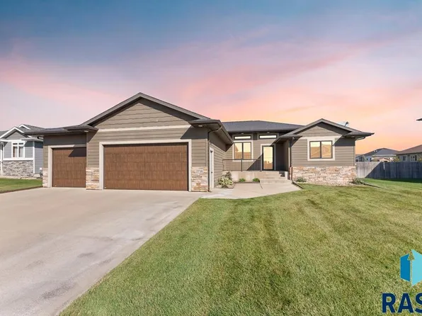 2716 E Palmer St, Brandon, SD 57005