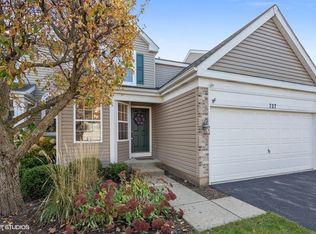 727 Savannah Ln, Crystal Lake, IL 60014
