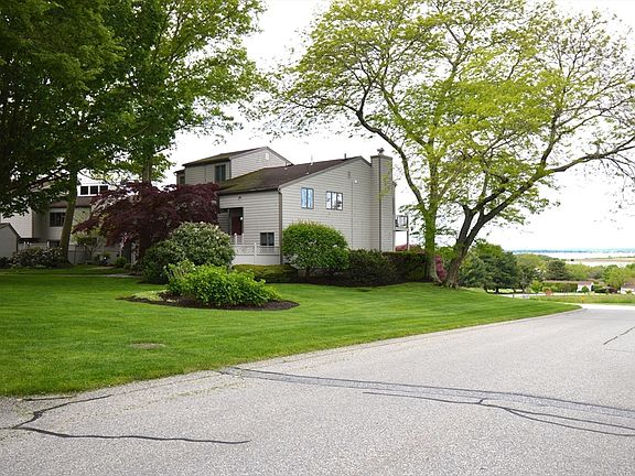 3rd image of 272 N Farm Dr #272