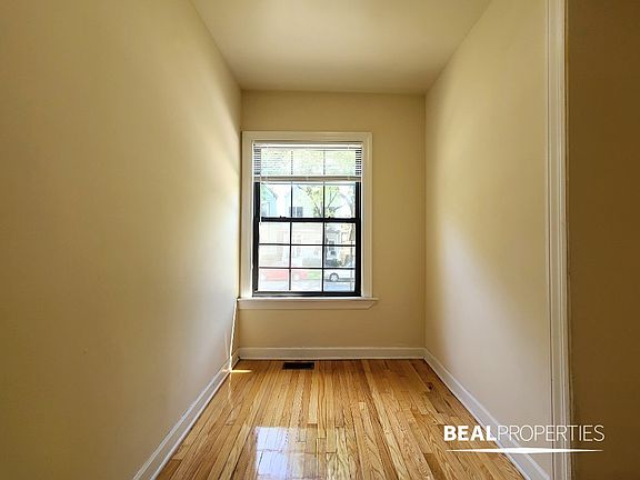 5th image of 1200 W Wellington Ave #1