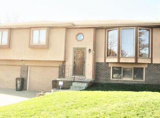 3107 Schuemann Dr, Bellevue, NE 68123
