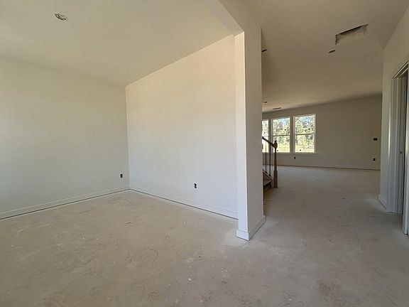 3rd image of 210 Ruby Robin Rd