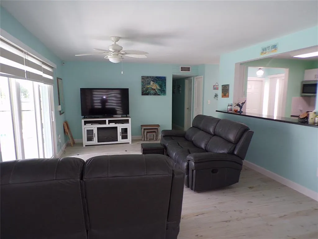 3 bed, 2.0 bath, 1346 sqft, $2,800 — Photo 4
