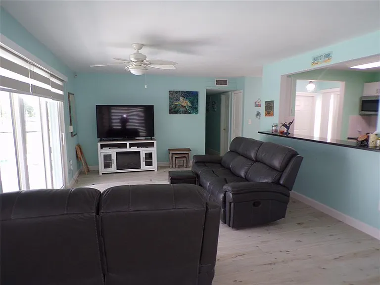 21088 Edgewater Dr — Photo 4