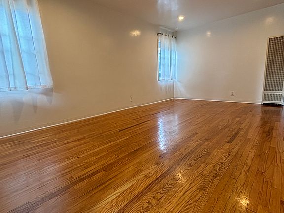 4th image of 1147 Van Buren Ave