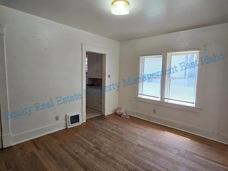 925 W Clark St #925 — Photo 8