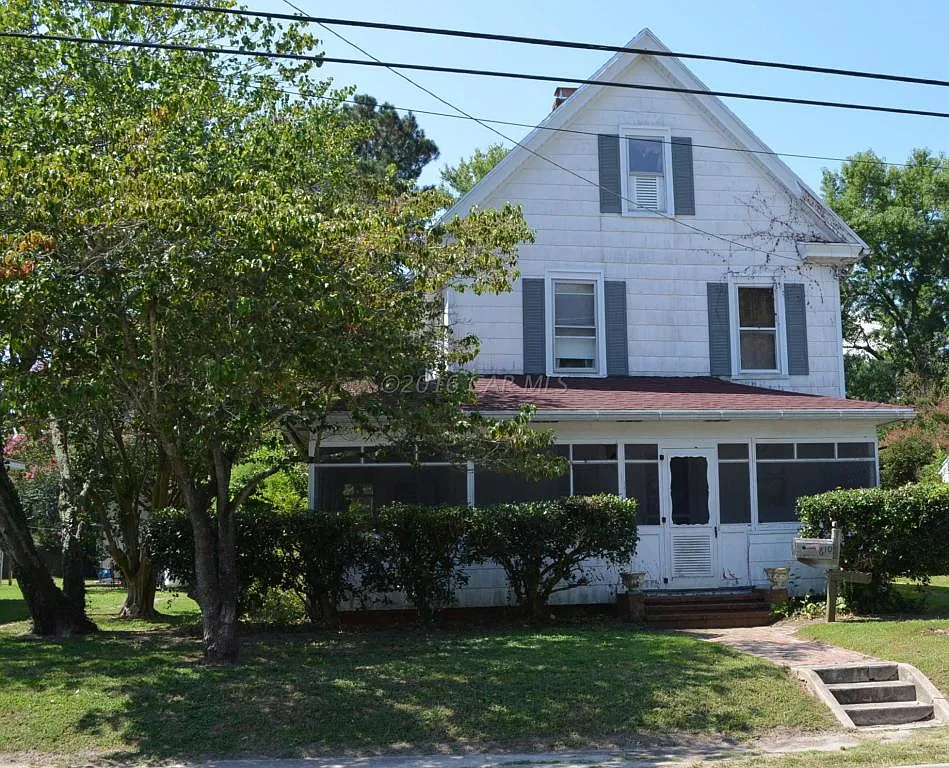 610 Walnut St photo 1