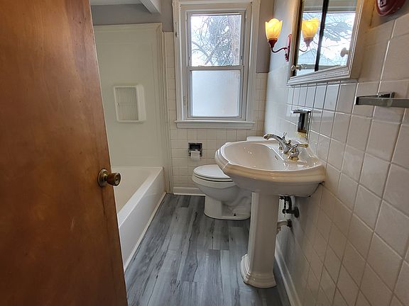 3rd image of 13417 Saint James Ave