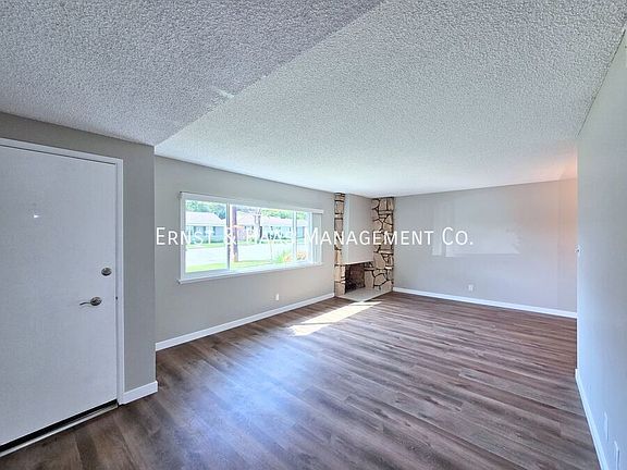 3rd image of 3610 N Country Club Dr
