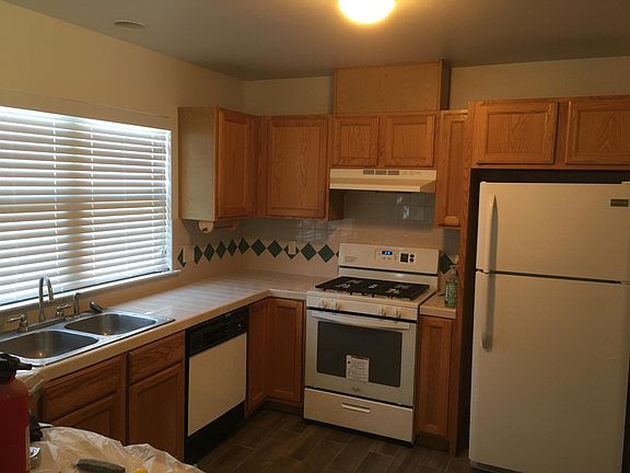 Kitchen with gas stove, will have new dishwasher,