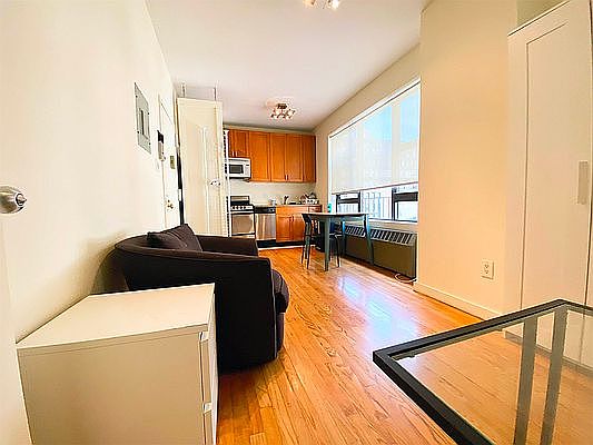 4th image of 256 W 108th St #6CC