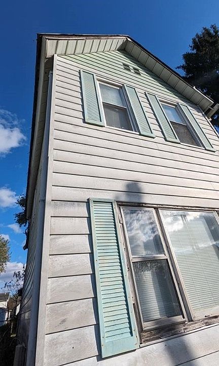 2nd image of 1012 Park Ave